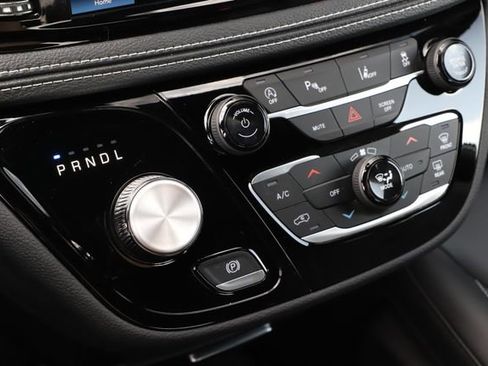 Used 2026 Chrysler Pacifica Select image 33