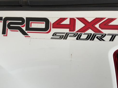 Used 2016 Toyota Tacoma TRD Sport AWD/4WD image 34