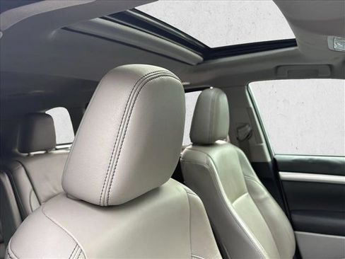 Used 2019 Toyota Highlander XLE image 20