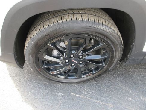 Used 2024 GMC Terrain SLT w/ Infotainment Package II FWD image 15