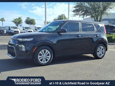 Used 2021 Kia Soul LX image 1