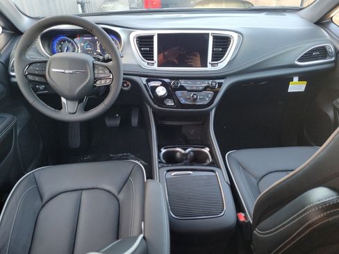 New 2026 Chrysler Pacifica Limited w/ S Appearance Package image 10