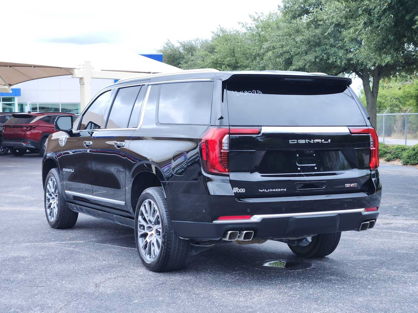 Used 2026 GMC Yukon XL Denali w/ Denali Reserve Package AWD/4WD image 5