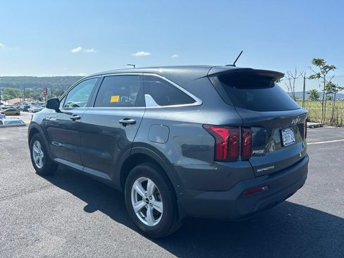 Certified 2023 Kia Sorento LX AWD/4WD image 4