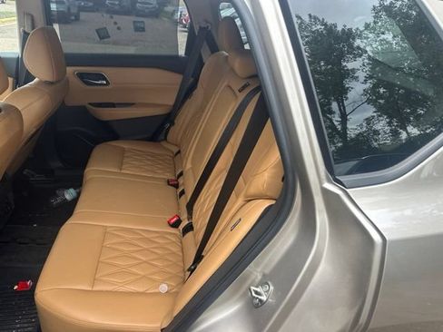 Used 2021 Nissan Rogue Platinum AWD/4WD image 12