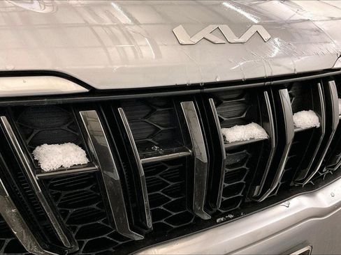 Used 2022 Kia Carnival LX image 30