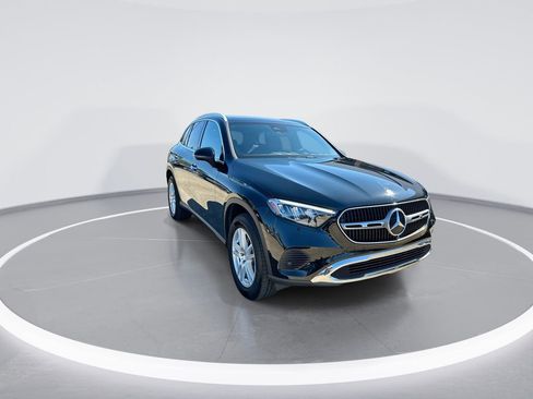 Used 2024 Mercedes-Benz GLC 300 4MATIC image 2