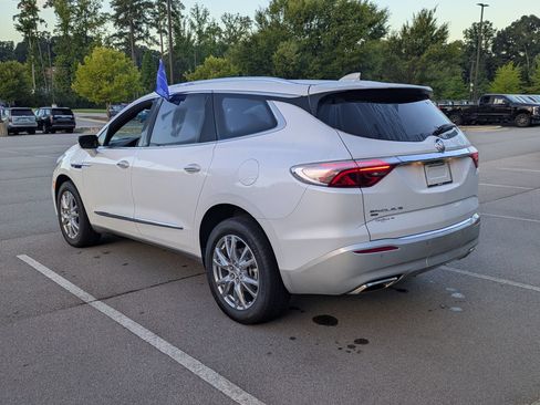 Used 2024 Buick Enclave Essence w/ Experience Buick Package AWD/4WD image 6