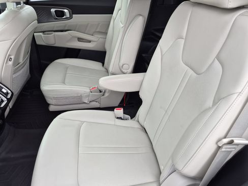Certified 2022 Kia Sorento SX FWD image 31