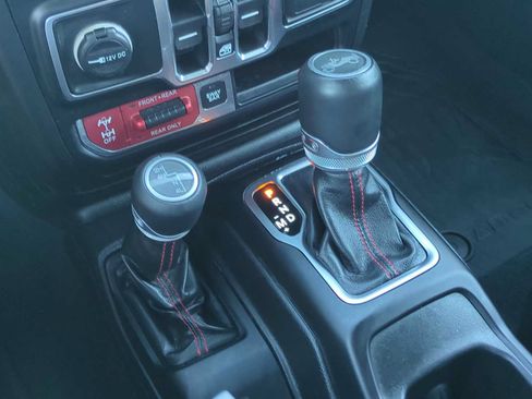 Used 2019 Jeep Wrangler Unlimited Rubicon AWD/4WD image 16