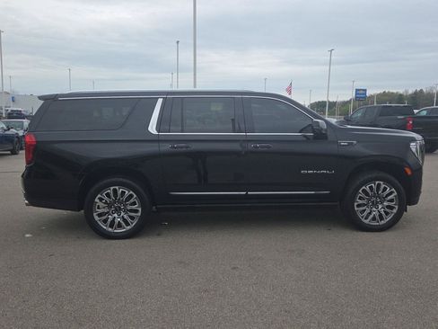 Used 2023 GMC Yukon XL Denali Ultimate AWD/4WD image 8