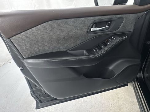 Used 2023 Nissan Rogue SV image 18