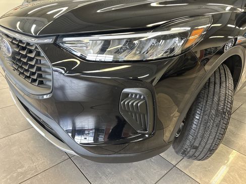 Used 2024 Ford Escape Active w/ Cold Weather Package image 16