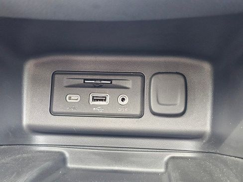 Used 2022 Chevrolet Equinox Premier image 40