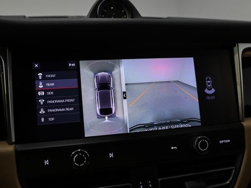 Certified 2023 Porsche Macan AWD/4WD image 37