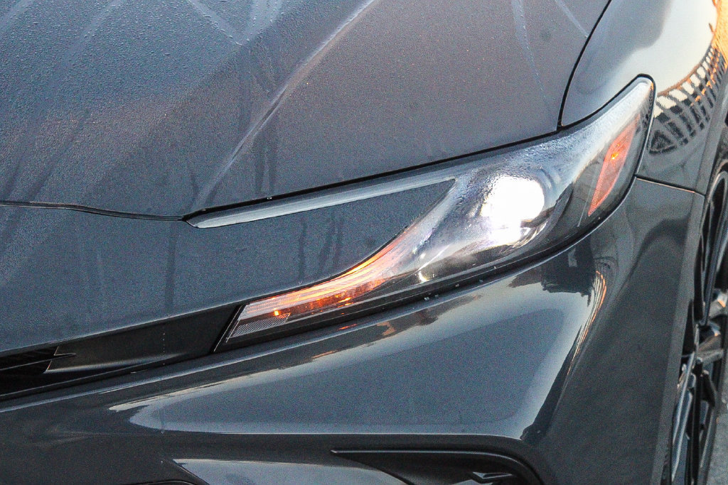 Used 2025 Toyota Camry SE w/ Convenience Package FWD image 5