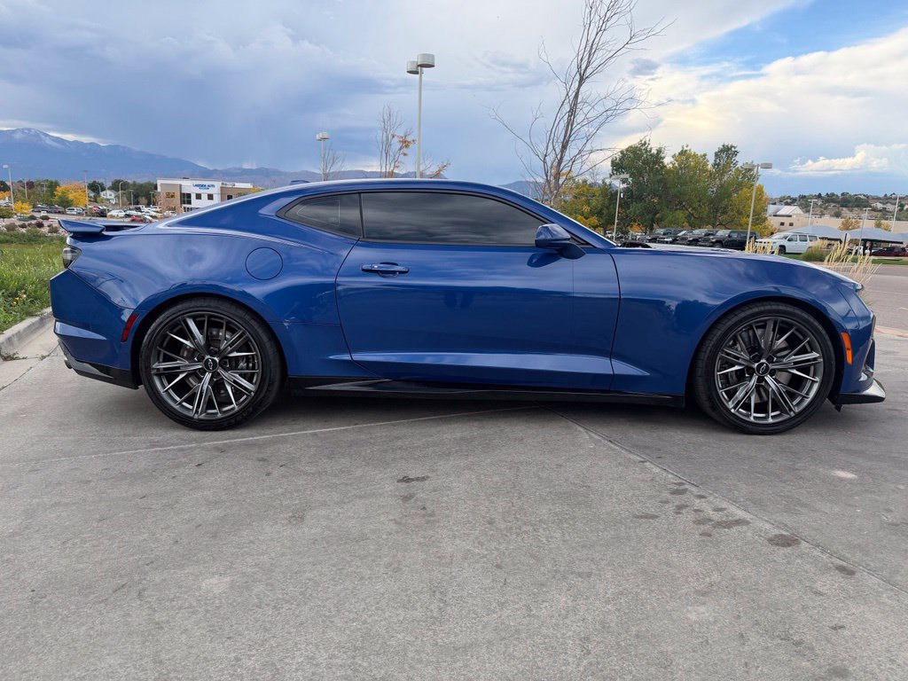 Used 2022 Chevrolet Camaro ZL1 RWD image 10