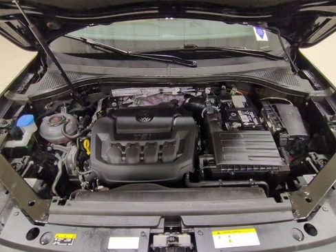 Used 2024 Volkswagen Tiguan SE w/ Panoramic Sunroof Package image 19