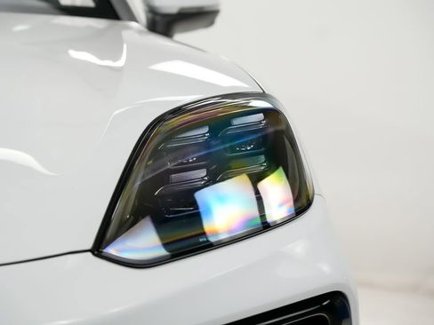 Certified 2025 Porsche Cayenne S image 6