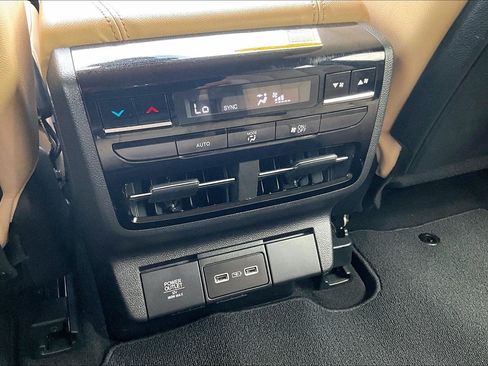 Used 2023 Acura MDX FWD image 33
