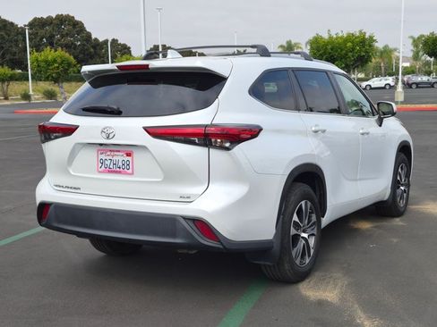 Used 2023 Toyota Highlander XLE FWD image 5
