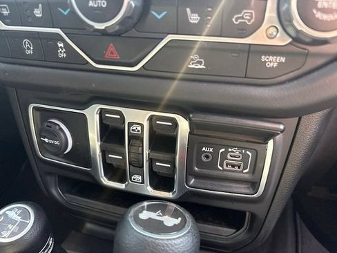 Used 2025 Jeep Wrangler Unlimited Sahara AWD/4WD image 8