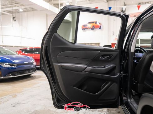 Used 2020 Chevrolet Traverse LT w/ Driver Confidence II Package image 41