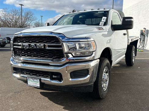 New 2024 RAM 3500 Tradesman w/ Chrome Appearance Group image 4