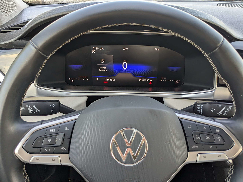 Used 2025 Volkswagen Taos SE AWD/4WD image 30