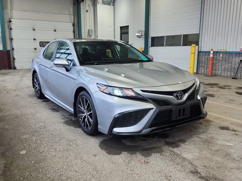 Used 2024 Toyota Camry SE FWD image 6
