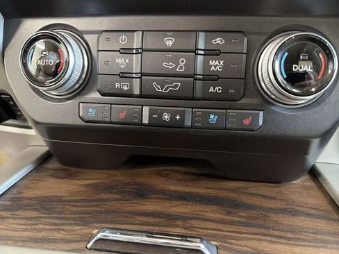 Used 2020 Ford F150 Lariat w/ Equipment Group 502A Luxury AWD/4WD image 32