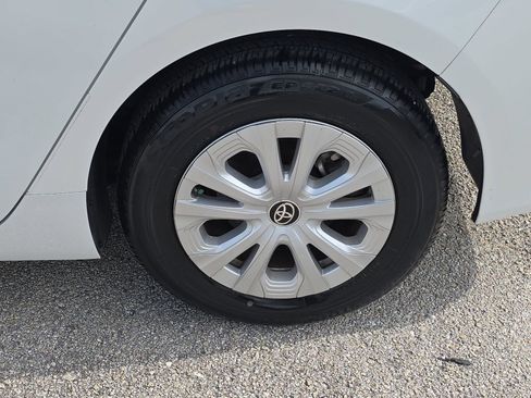 Used 2022 Toyota Prius L Eco FWD image 28