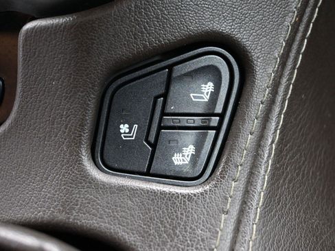 Used 2017 Chevrolet Suburban Premier image 35