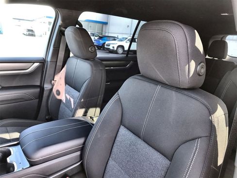 New 2026 GMC Acadia Elevation image 11