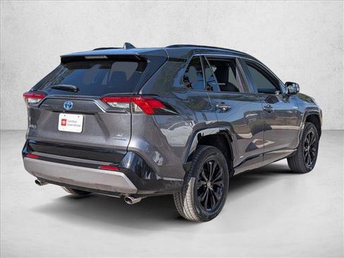 Used 2023 Toyota RAV4 SE image 5