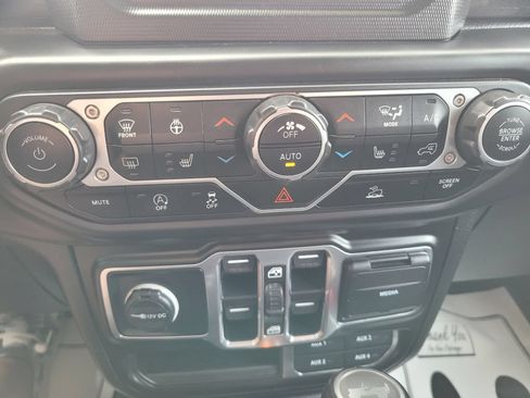 Used 2021 Jeep Wrangler Unlimited Sahara AWD/4WD image 30
