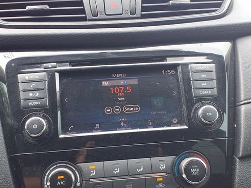 Used 2018 Nissan Rogue S AWD/4WD image 16
