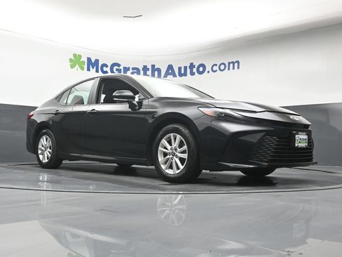 Used 2025 Toyota Camry LE FWD image 25