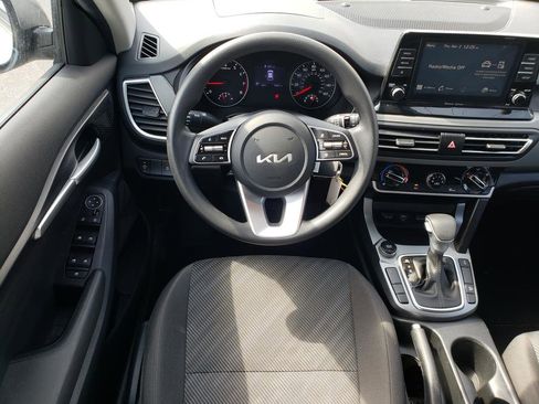 Used 2022 Kia Seltos LX image 12