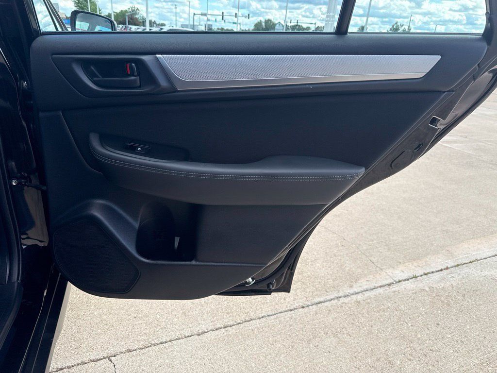 Used 2018 Subaru Outback 2.5i AWD/4WD image 19