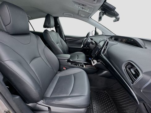 Used 2019 Toyota Prius Prime Advanced w/ Carpet Mat Package FWD image 18