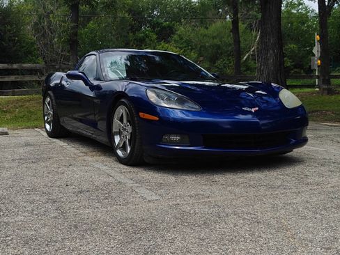 Used 2005 Chevrolet Corvette Coupe w/ Preferred Equipment Group RWD image 2