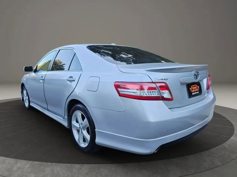 Used 2011 Toyota Camry SE image 5