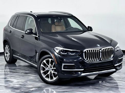 Used 2023 BMW X5 xDrive40i w/ Premium Package AWD/4WD image 3