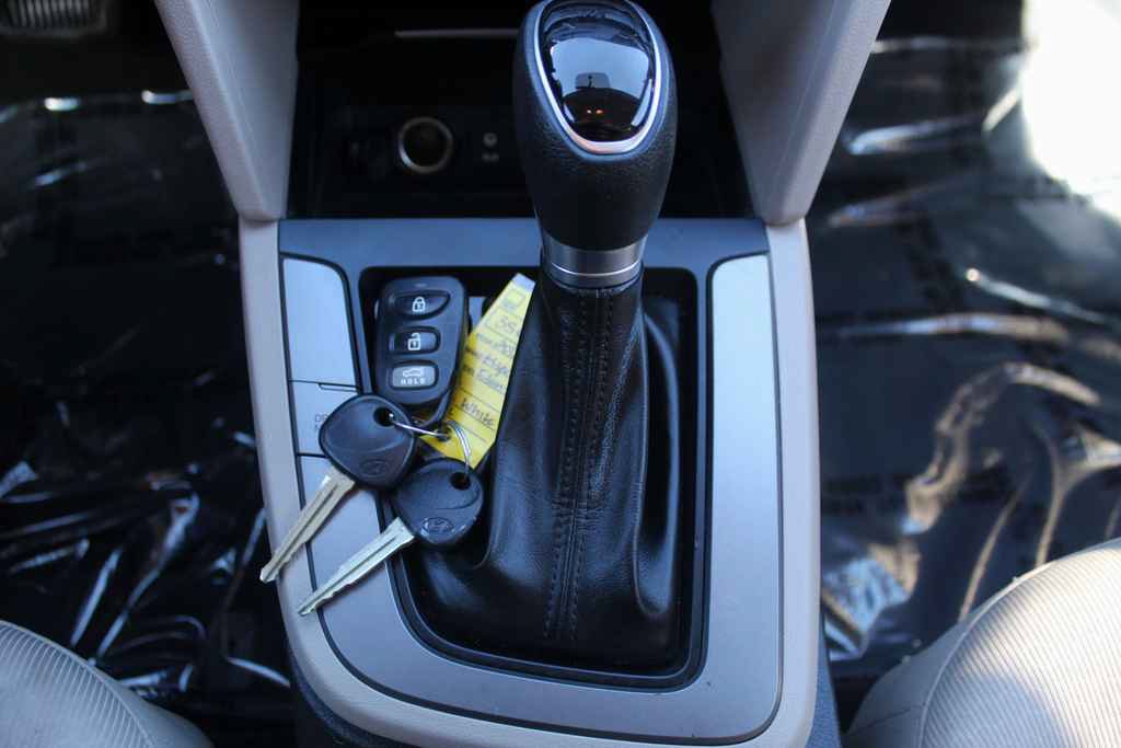 Used 2018 Hyundai Elantra SE FWD image 21