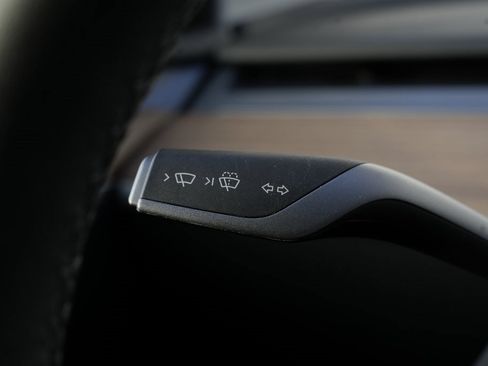 Used 2023 Tesla Model Y Long Range image 42