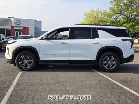 Used 2024 Chevrolet Traverse LT FWD image 2