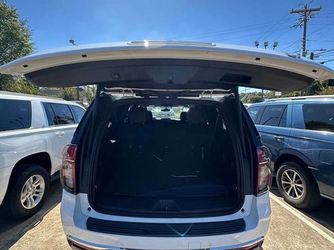 Used 2021 Chevrolet Suburban LT image 20