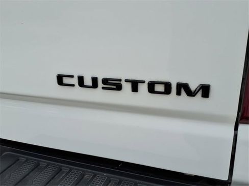 Used 2024 Chevrolet Silverado 2500 Custom w/ Custom Convenience Package image 16