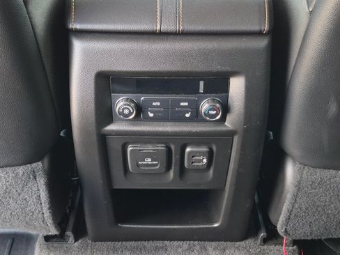 Used 2018 Chevrolet Traverse Premier w/ Redline Edition AWD/4WD image 18